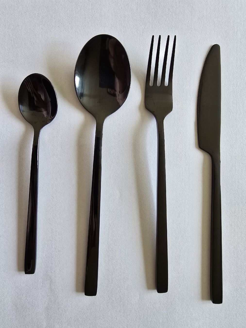Set di posate: Set de couverts – Nuovo (secondo la descrizione) da Courtelary venduto da syllou1978