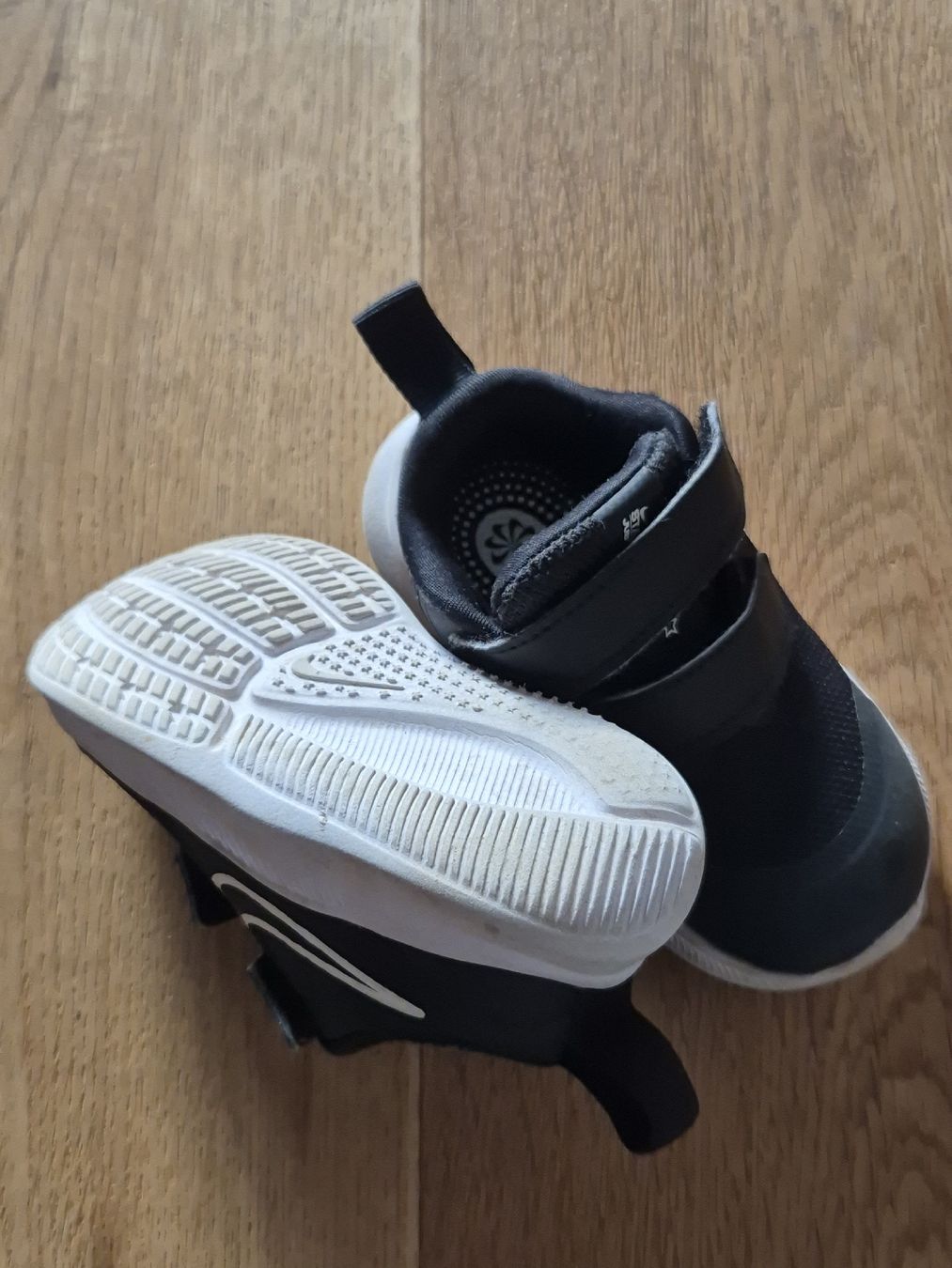 Nike Schuhe für Jungen: nike schuhe grösse 21 – Gebraucht aus Triengen von Nina_h_90 1