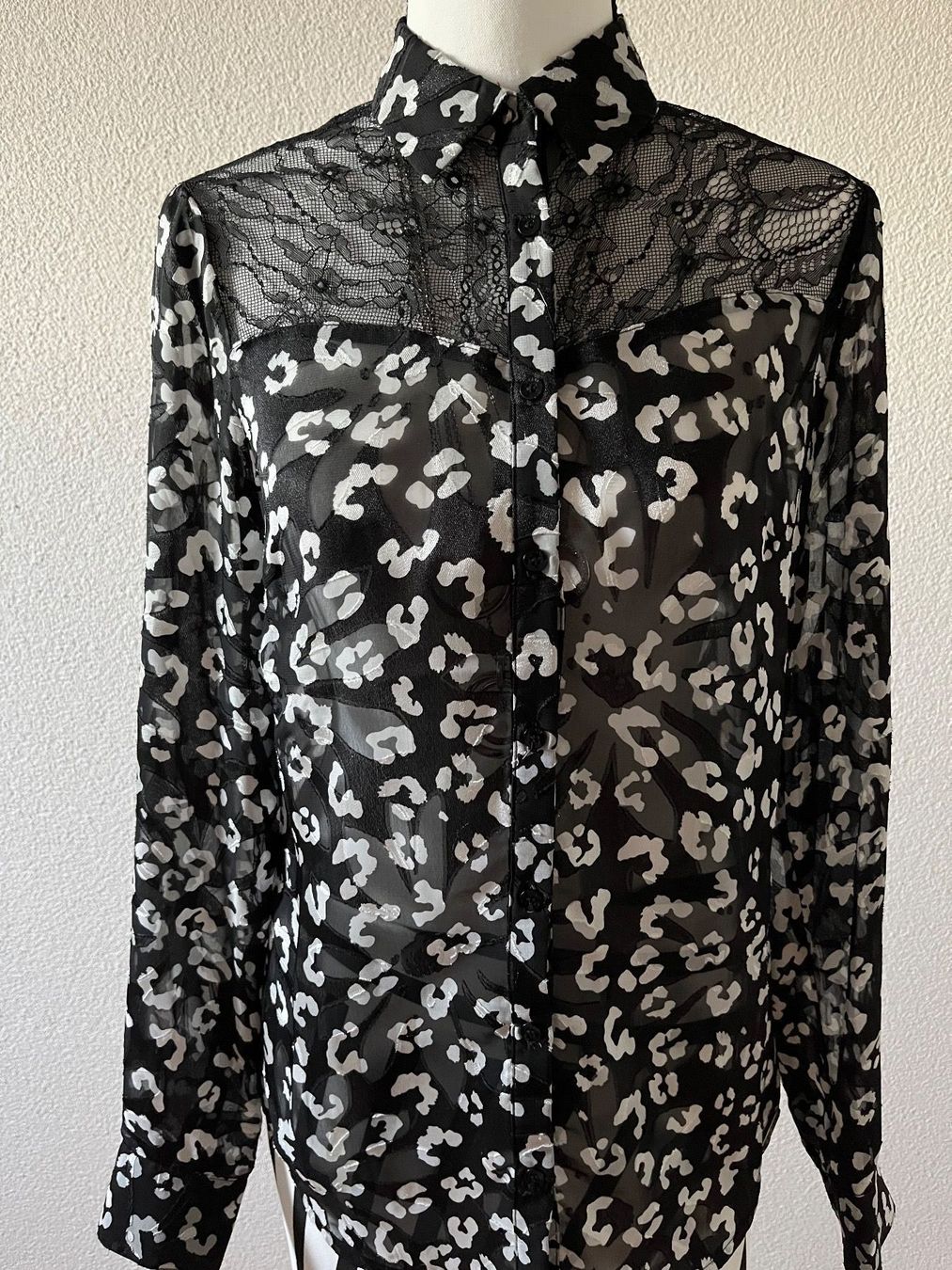 Guess Camicette: Guess Bluse Grösse XS – Nuovo (secondo la descrizione) da Grafstal venduto da fynesong 1
