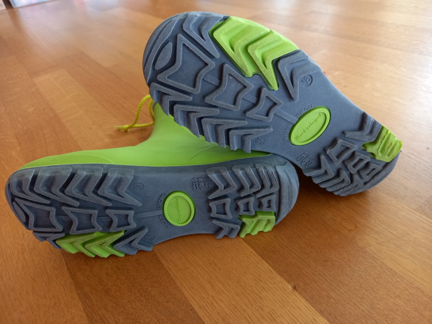 Scarpe per ragazzi: Gummistiefel Gr. 36/37, Neongrün – Nuovo (secondo la descrizione) da Luzern venduto da latinaluna 1