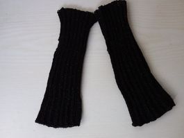 Pulswärmer mit Daumenloch schwarz glitzer gestrickt neu