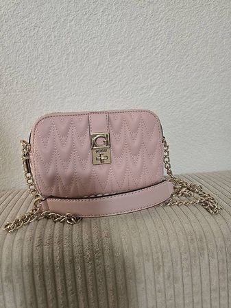 Guess Camera Bag in Rosa