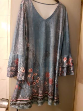 Damen Kleid blau geblümt V-Ausschnitt Grösse XXL 50