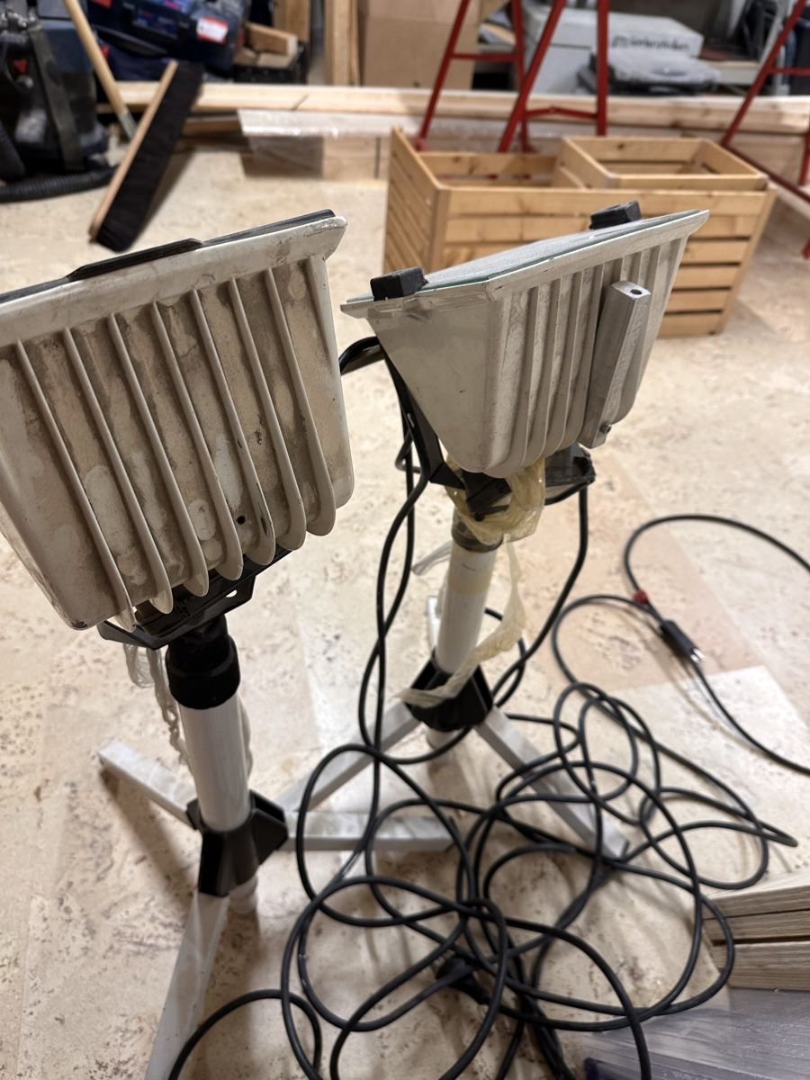 Lampade: 2x Baustrahler mit Stativ – Usato da Neuenkirch venduto da Soccer4 1