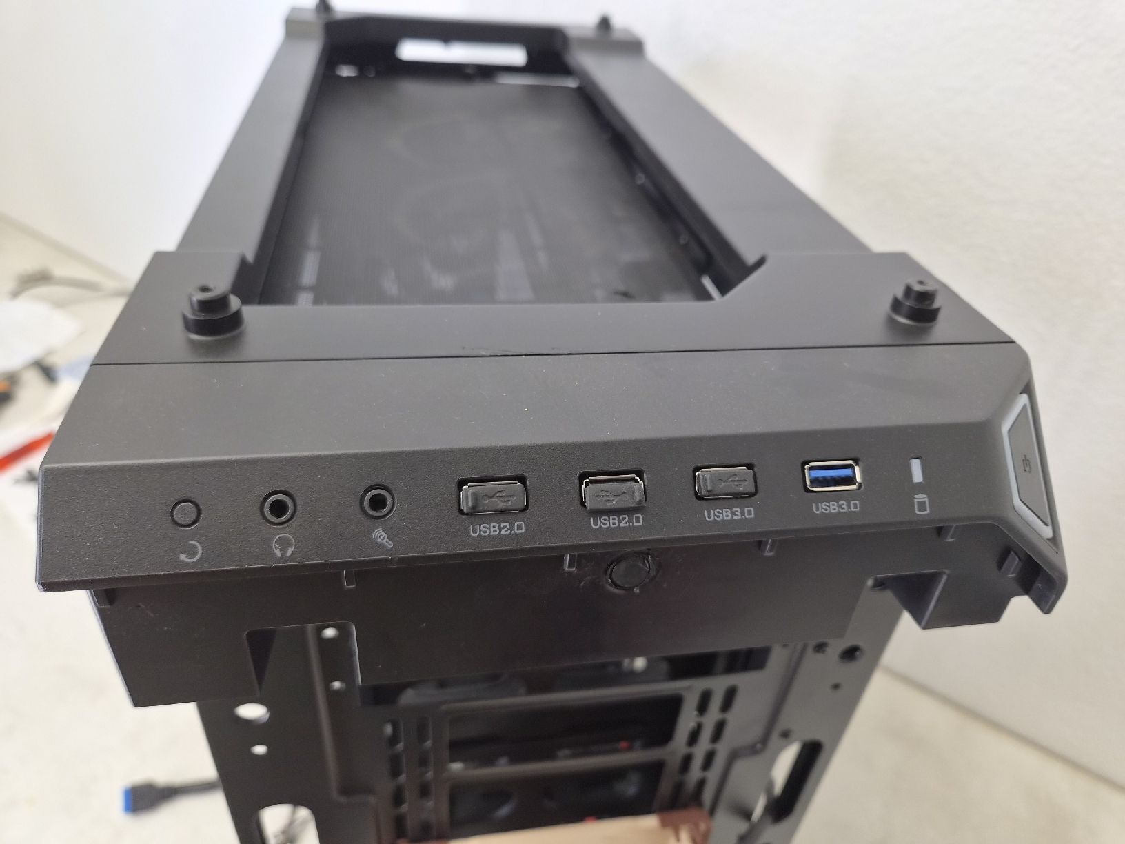 Thermaltake Custodie: Thermaltake PC Gehäuse unvollständig – Usato da SCHAFFHAUSEN venduto da Atami99 3
