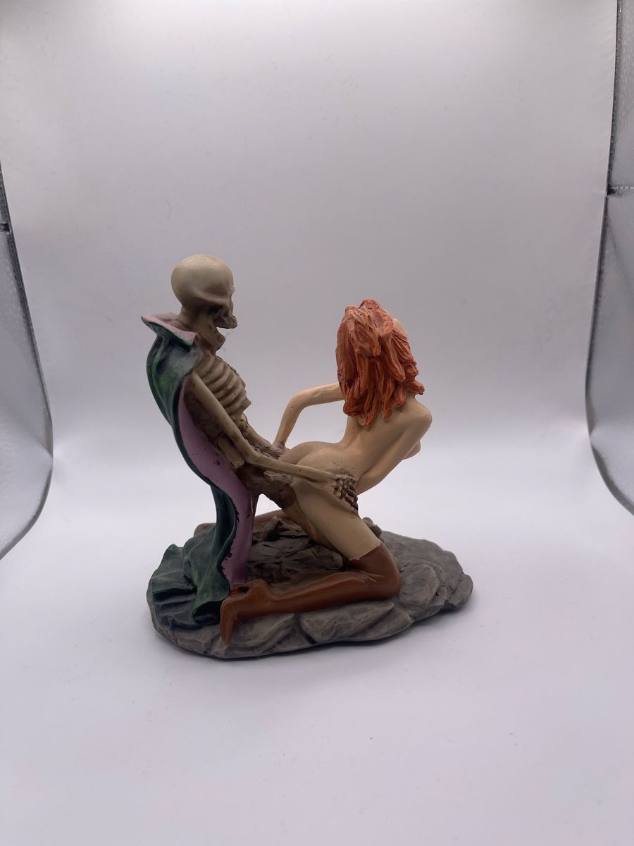 Statuette: Figur: Halloween Skeleton and Girl – Usato da Märstetten venduto da AlienNova 3