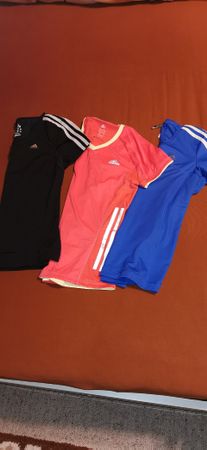 ADIDAS T-SHIRTs im Trio Gr. XS