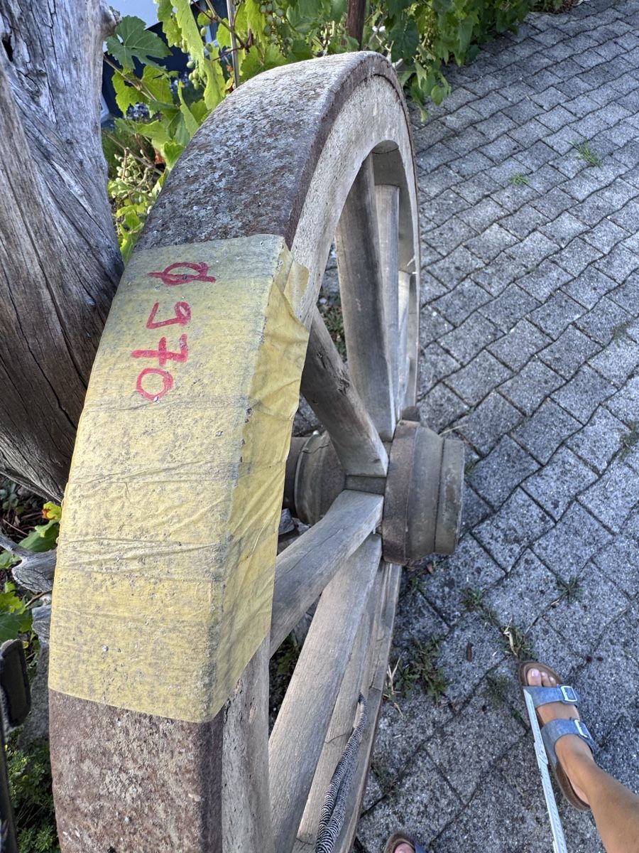Pneus & Roues: Wagenrad Holz mit Eisenring 97 cm Durchmesser  – D'occasion à Niederbüren par Oetschli 2