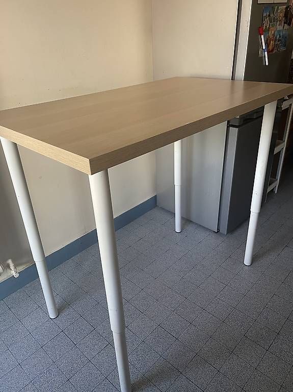 Scrivanie: Table réglable en hauteur -  État comme neuf – Usato da Genève venduto da zin_dq6d 2