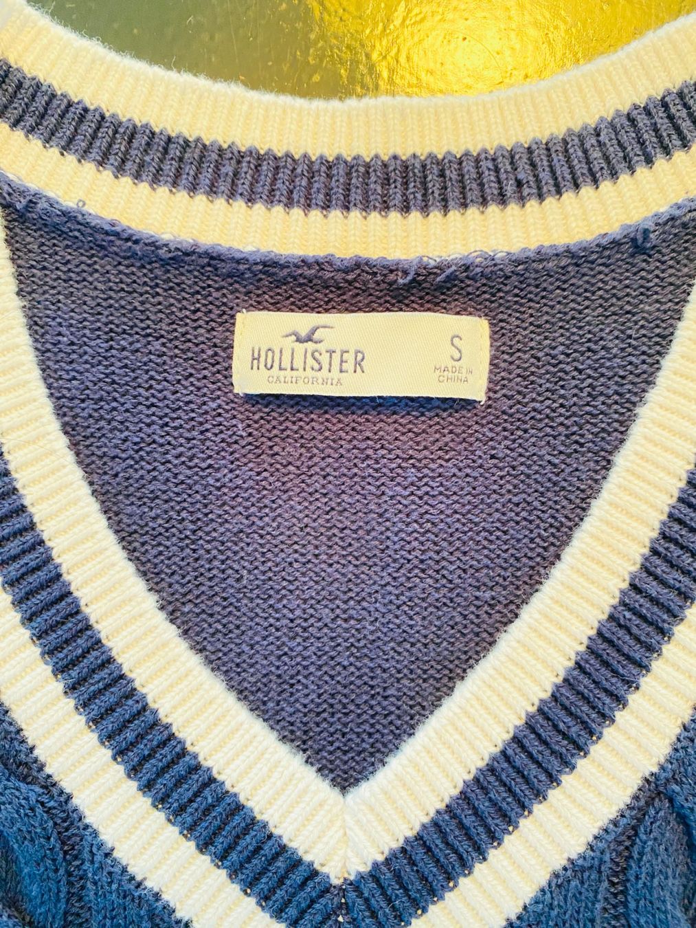Guess Pullover & Sweatshirts: HOLLISTER: Baumwoll-Pullover/Pullunder, S, Blau – Gebraucht aus Gunten von divertimenti 3