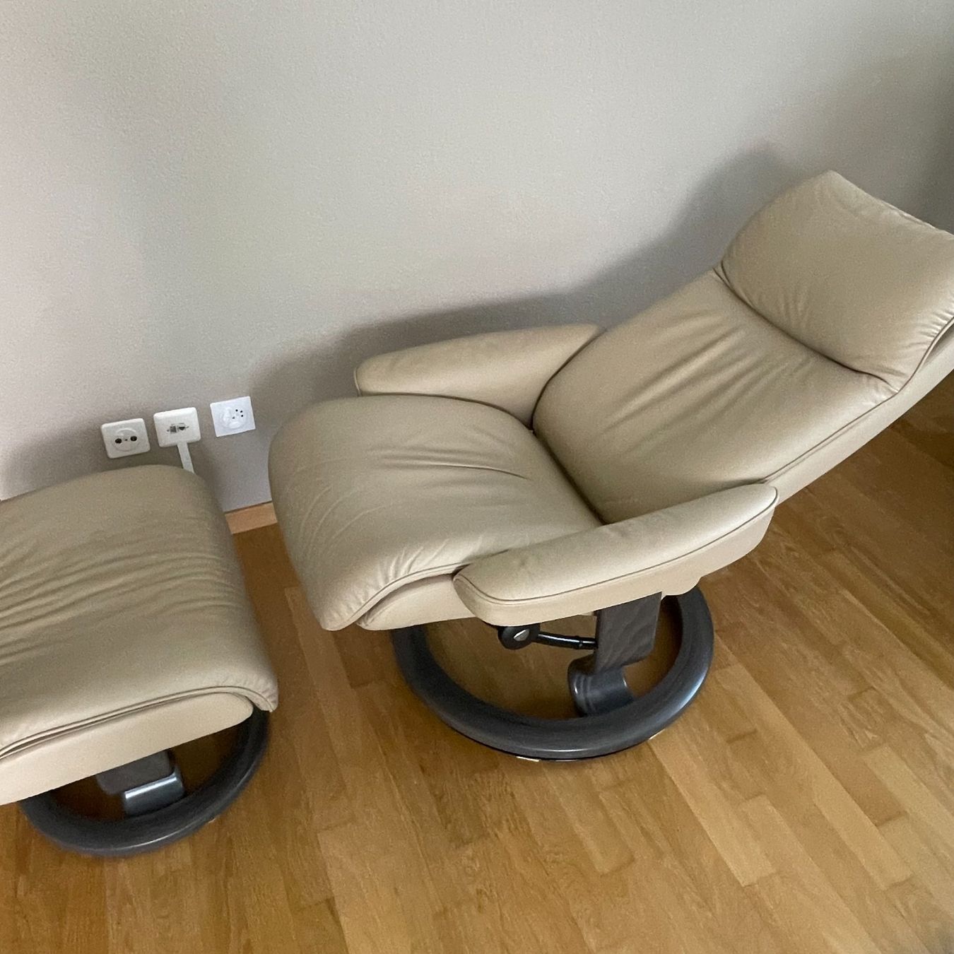 Poltrone: Relaxsessel mit Hocker Leder beige drehbar – Usato da Andwil SG venduto da Andwil11 3