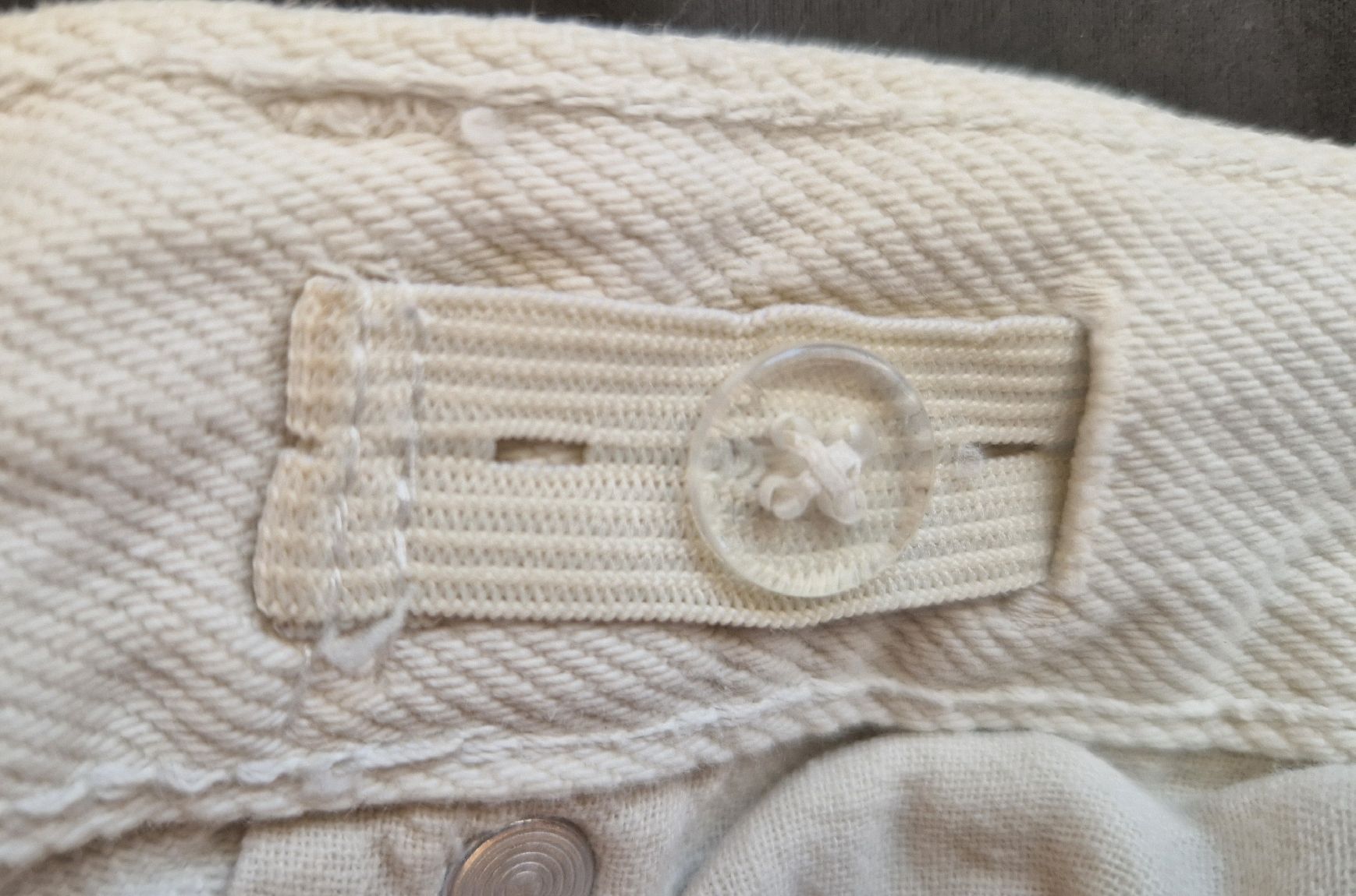 Zara Hosen: Weisse Zara Shorts, Gr. 128 – Gebraucht aus Muri b. Bern von rol_xtf8 8