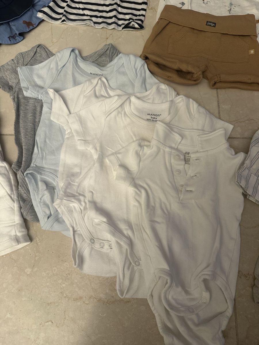 Lotti & Set di vestiti: Kleiderpaket Junge Grösse 60, 20 Teile – Usato da Steinen venduto da Cinzia 2