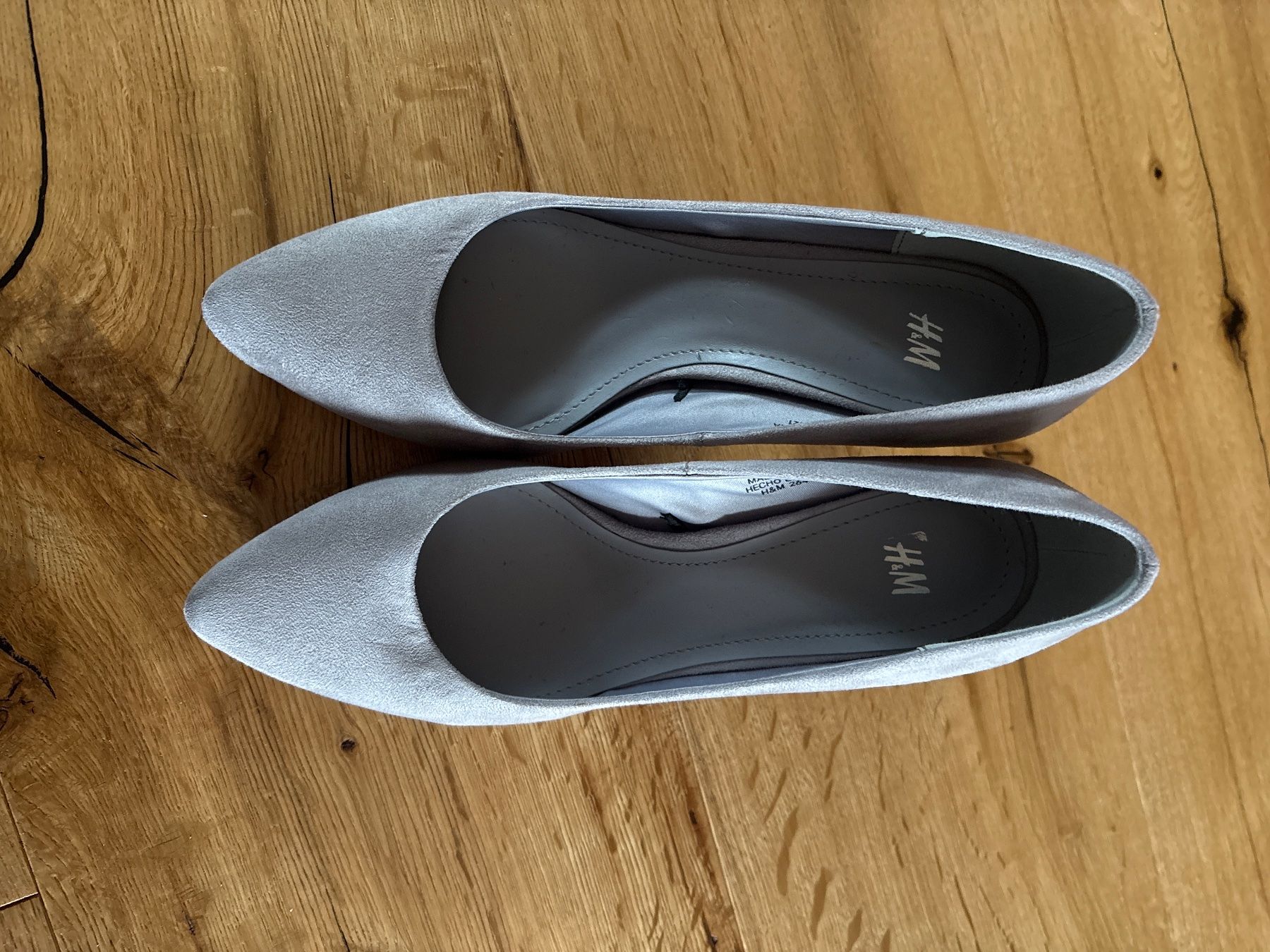 Scarpe da donna: H&M Pumps grau Grösse 37 – Usato da Beatenberg venduto da Rose406 2