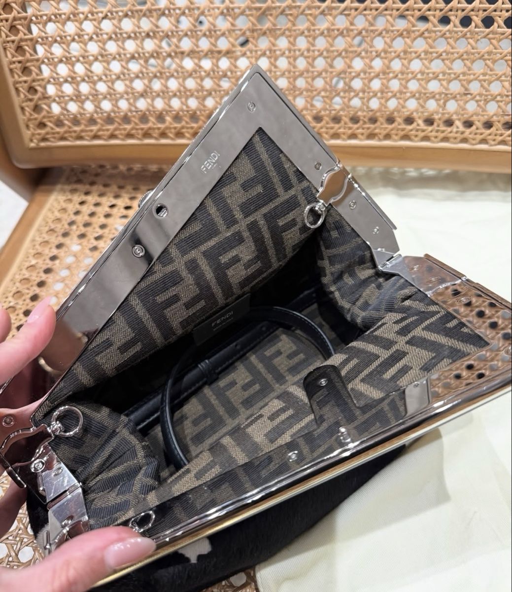 Fendi Sacs femmes: Fendi first Midi bag – D'occasion à Lausanne par LadyGSx 4