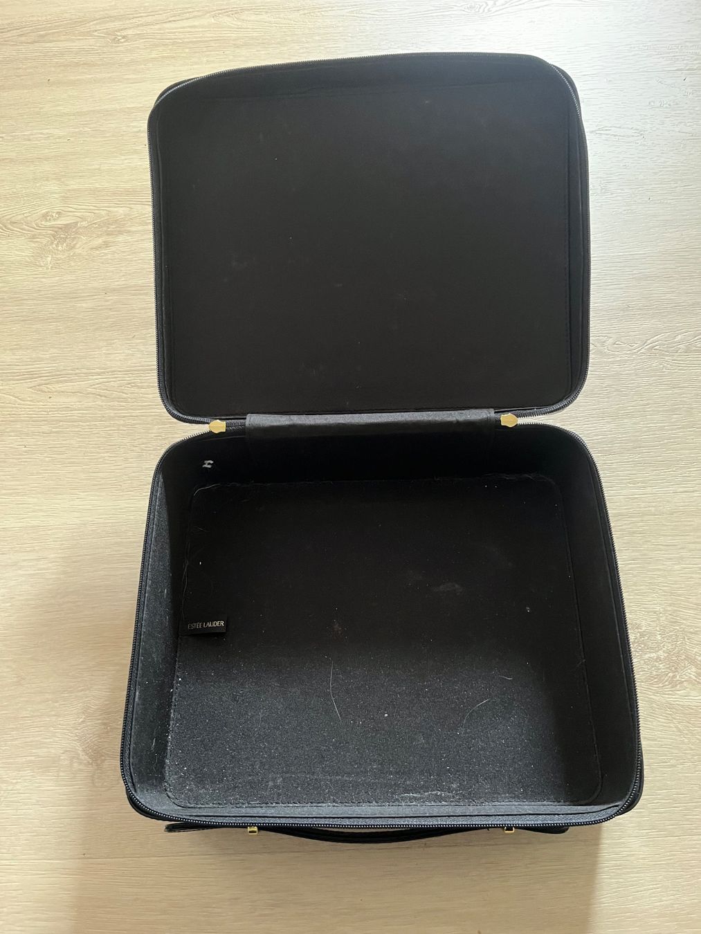 Estée Lauder Custodie per cosmetici: Estee Lauder Grosse Kosmetiktasche Koffer – Usato da Frauenfeld venduto da cookies_and_cream 2