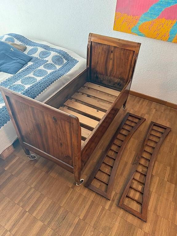 Letti: Schönes antikes Kinderbett auf Rollen – Usato da Hinterkappelen venduto da topo12 2