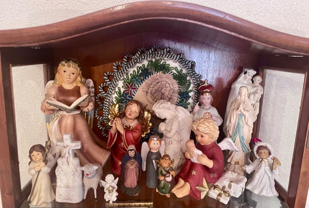 Vetrine: Vitrine inkl. Sammlung - diverse Engel etc. – Usato da Kleinlützel venduto da Schatzkiste_Laufen 2
