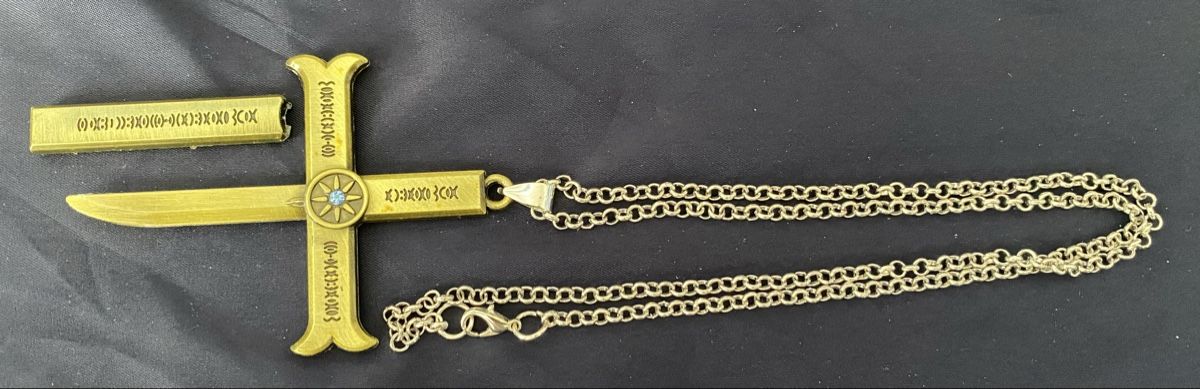 Catenine: One Piece Mihawk Schwert Halskette – Nuovo e nell'imballaggio originale da Allschwil venduto da Deal_Tiger99 1