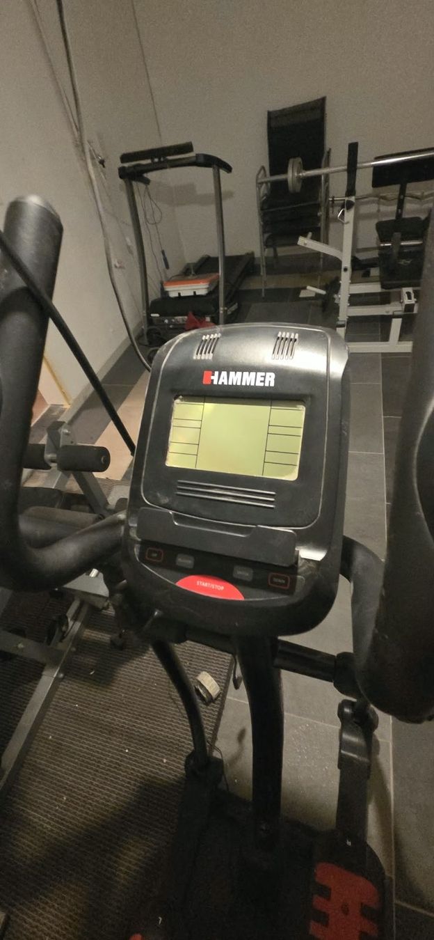 Hometrainer: Crosstrainer Hammer schwarz mit Trainingscomputer gebraucht – Gebraucht aus Grosshöchstetten von Qenko 3
