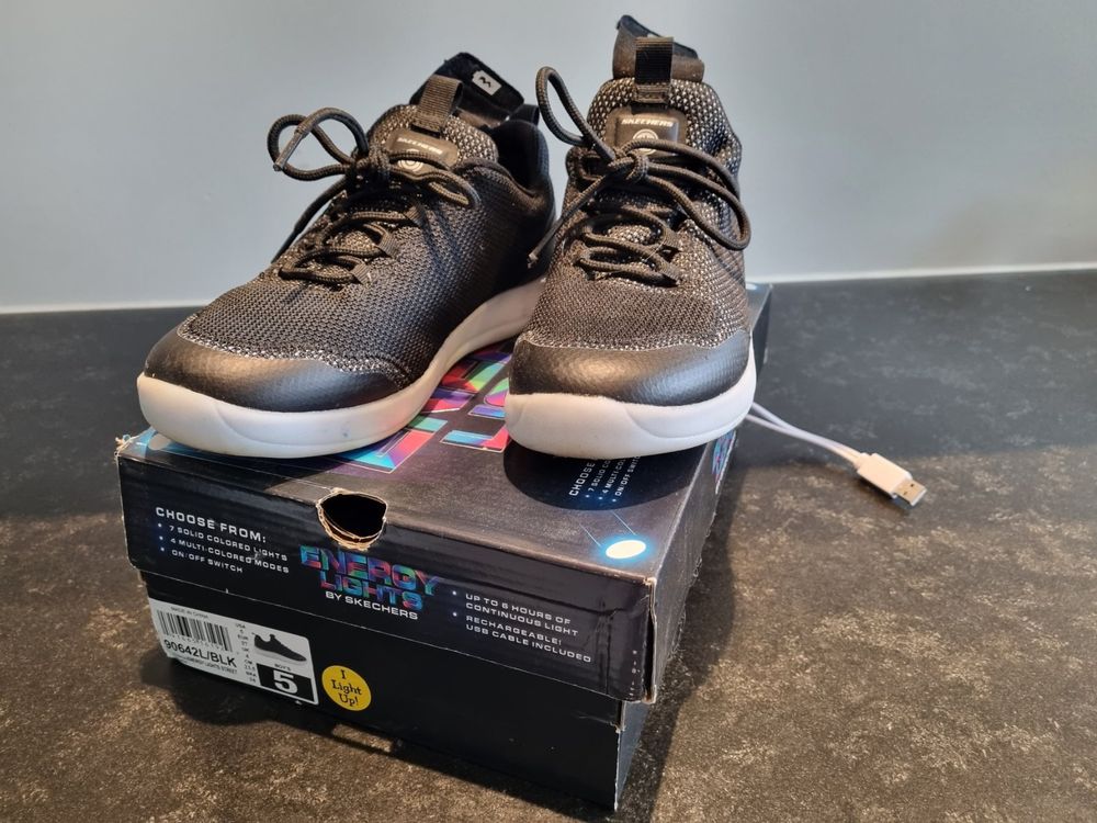 SKECHERS Gr. 37 Energy Lights Turnschuhe aufladbar mit USB