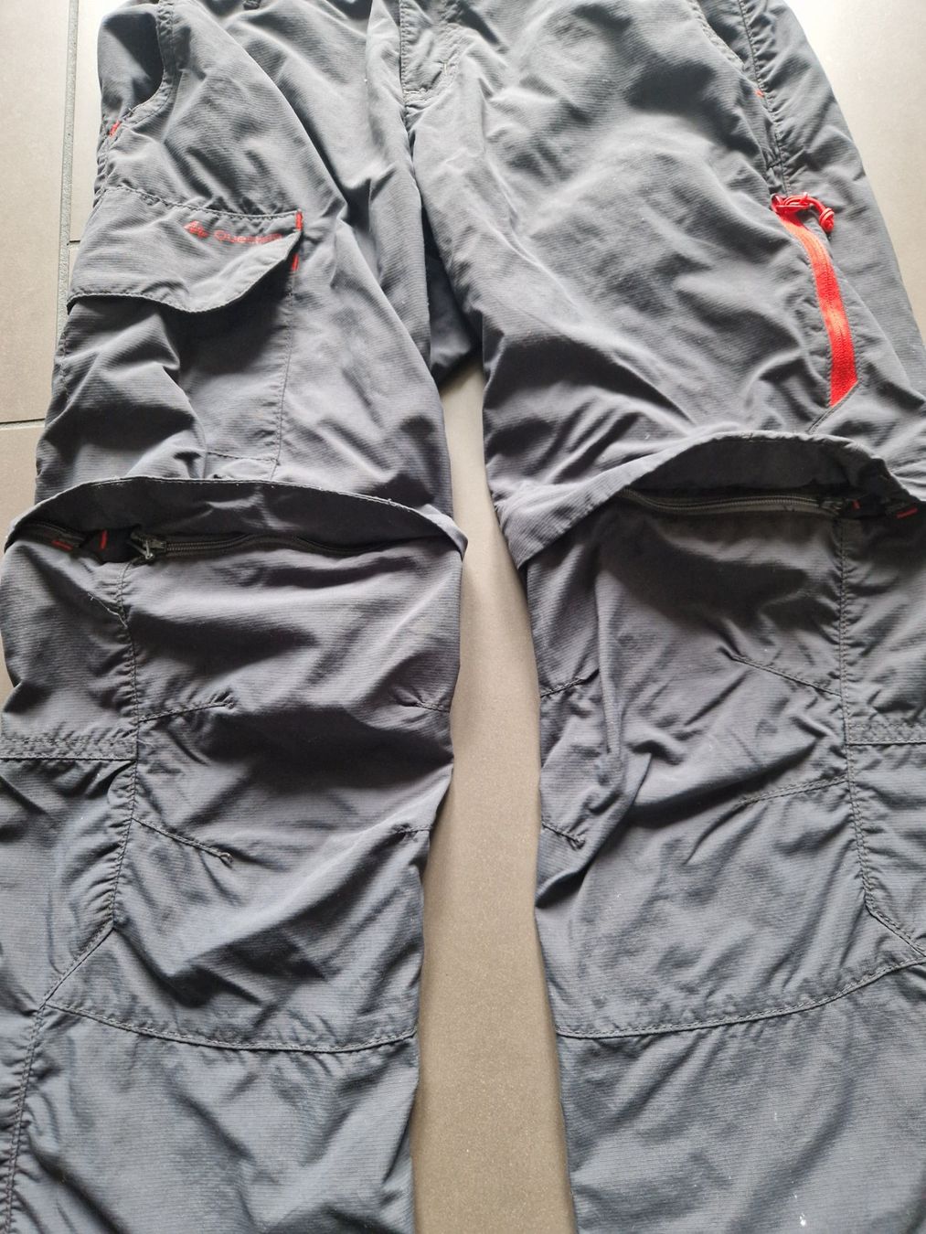 Decathlon Pantaloni: Wanderhose Quechua, Zip-Off Grau, Gr.140-152 – Usato da Jona venduto da Loki40 2