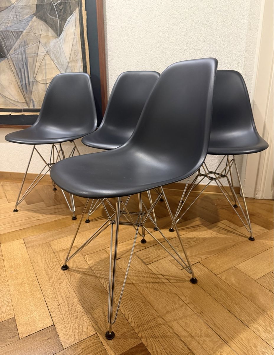 Vitra Sedie: Vitra Eames Chair DSR Dark Grey Set 4 Stk – Usato da Zürich venduto da mstu08