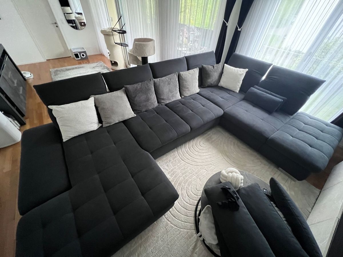 Divani: Grosses Ecksofa, dunkelgrau, 3 Jährig – Usato da Frauenfeld venduto da Sandro_Schuster91