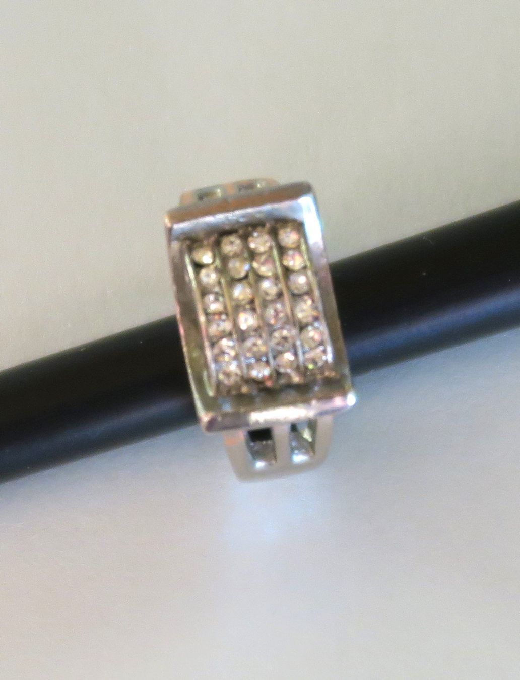 Anelli: Ring mit Strasssteinen, Gr 53.4 mm – Usato da Brittnau venduto da marlenestone