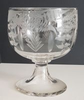 Antike Bowl auf Fuss Glas graviert