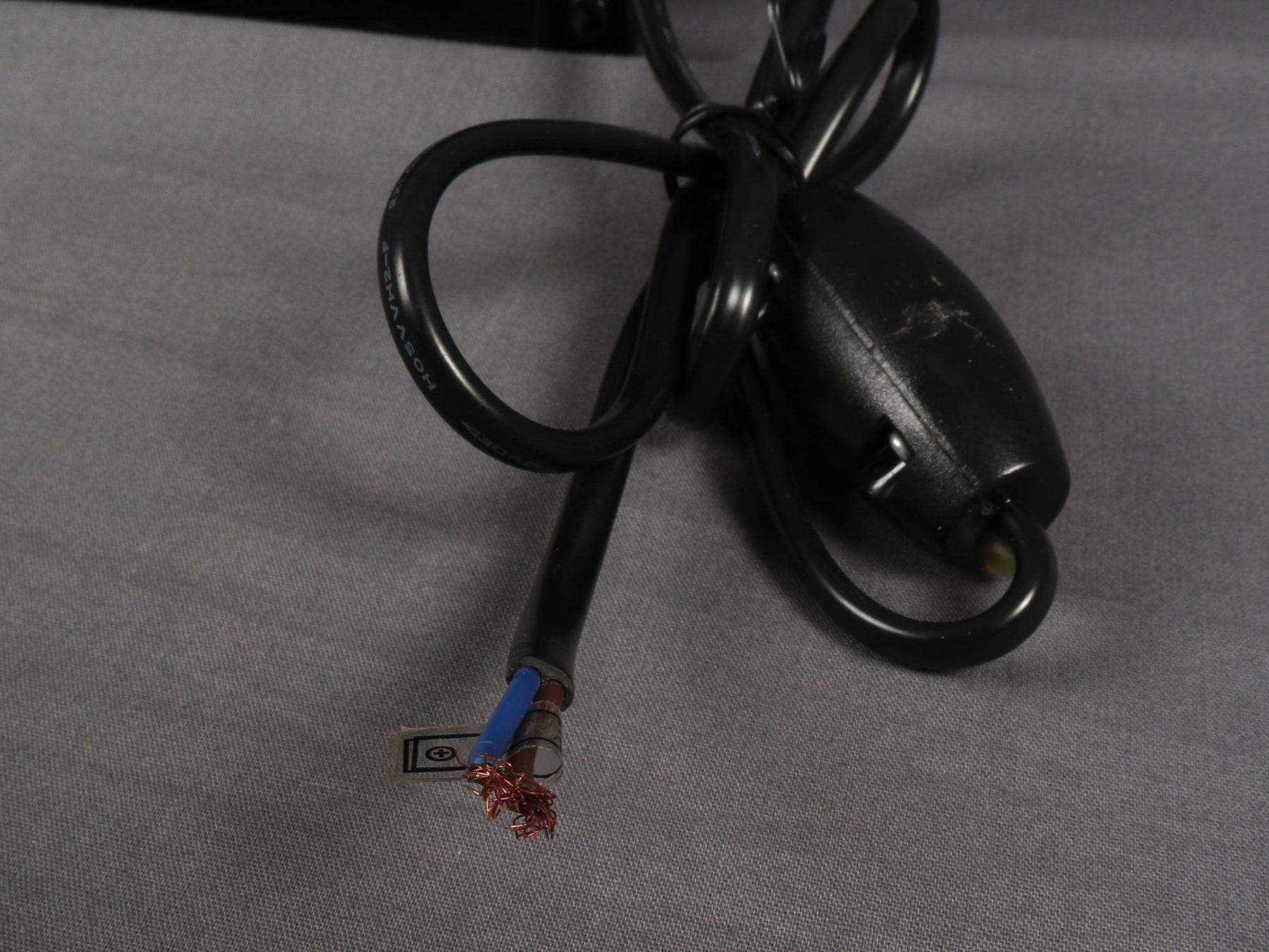 Laufwerke & Adapter: YIN YU Ac Adapter Model: J83 – Gebraucht aus Steinen von Restwert_Steinen 2