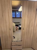 Geräumiger Kleiderschrank