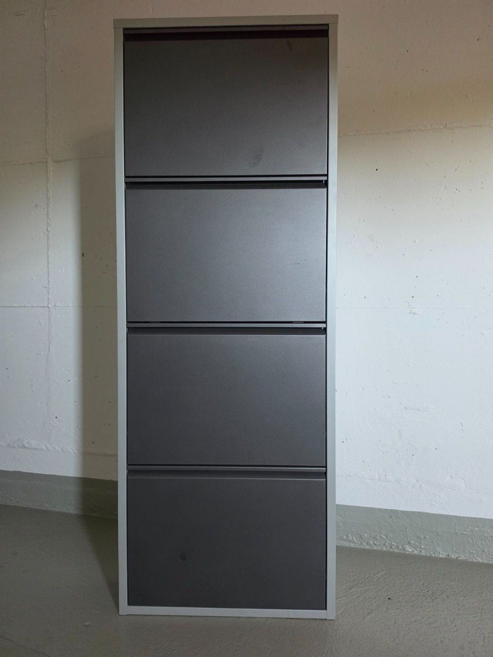 Schränke: Schuhkasten Silber/Anthrazit – Gebraucht aus Mellingen von Wanderfee55