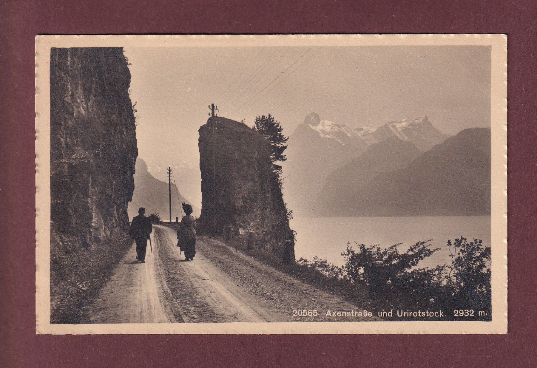 Cartoline postali: AXENSTRASSE - Leute - Urirotstock – Usato da Pully venduto da nicecards