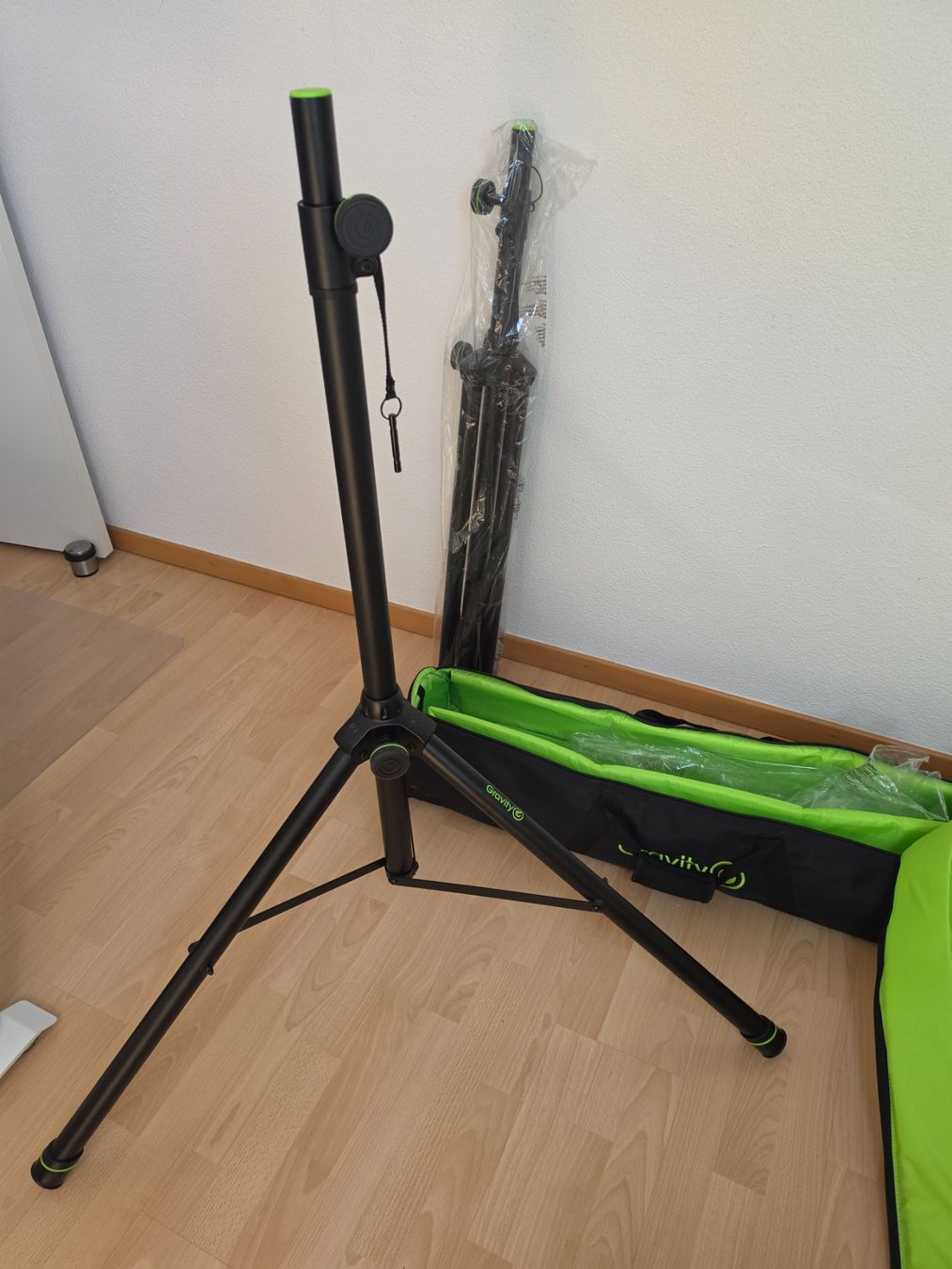 Fixations: 2Lautsprecherständer Höhe: 130 - 194 cm – D'occasion à Boningen par melija3 1