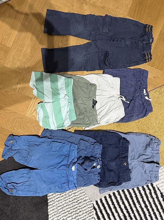 Lotti & Set di vestiti: Kleider gebrauchte Jungen 98/104 – Usato da Zürich venduto da whotookmynickname 1