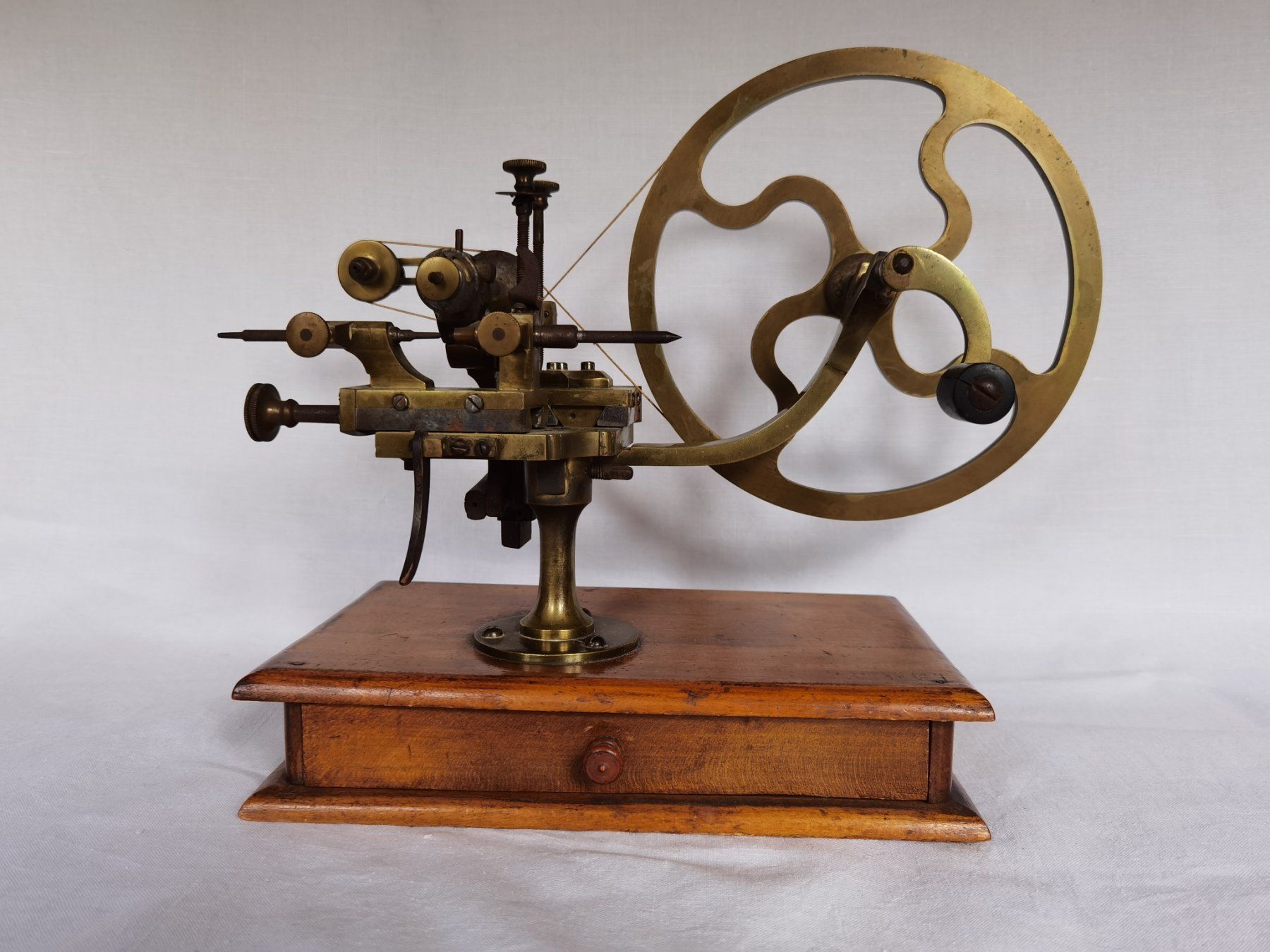 Toutes les machines: Antike Uhrmacher Drehbank – D'occasion à Därstetten par elisschneck 2