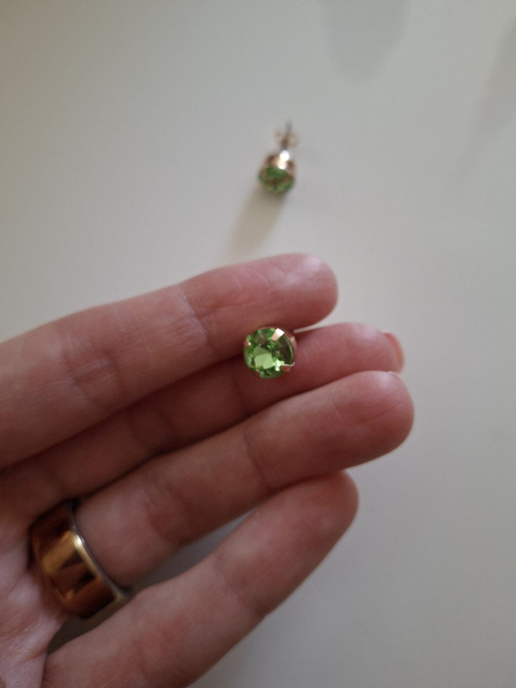 Ohrringe & -stecker: Clous d'oreilles vert lime – Neu (gemäss Beschreibung) aus Lausanne von Cognitia 1
