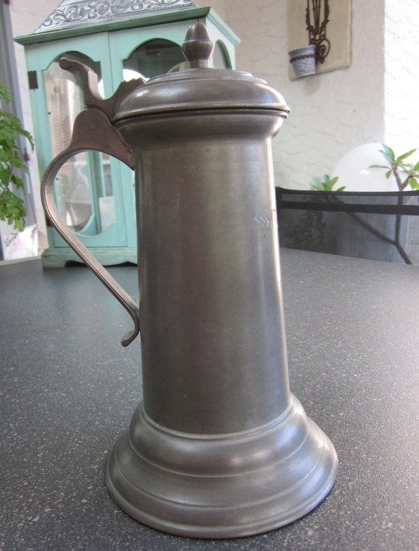 Caraffe: Alter Zinnkrug mit Deckel, gepunzt – Usato da Bischofszell venduto da raika