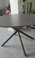 Table ronde grise pied étoile comme neuve