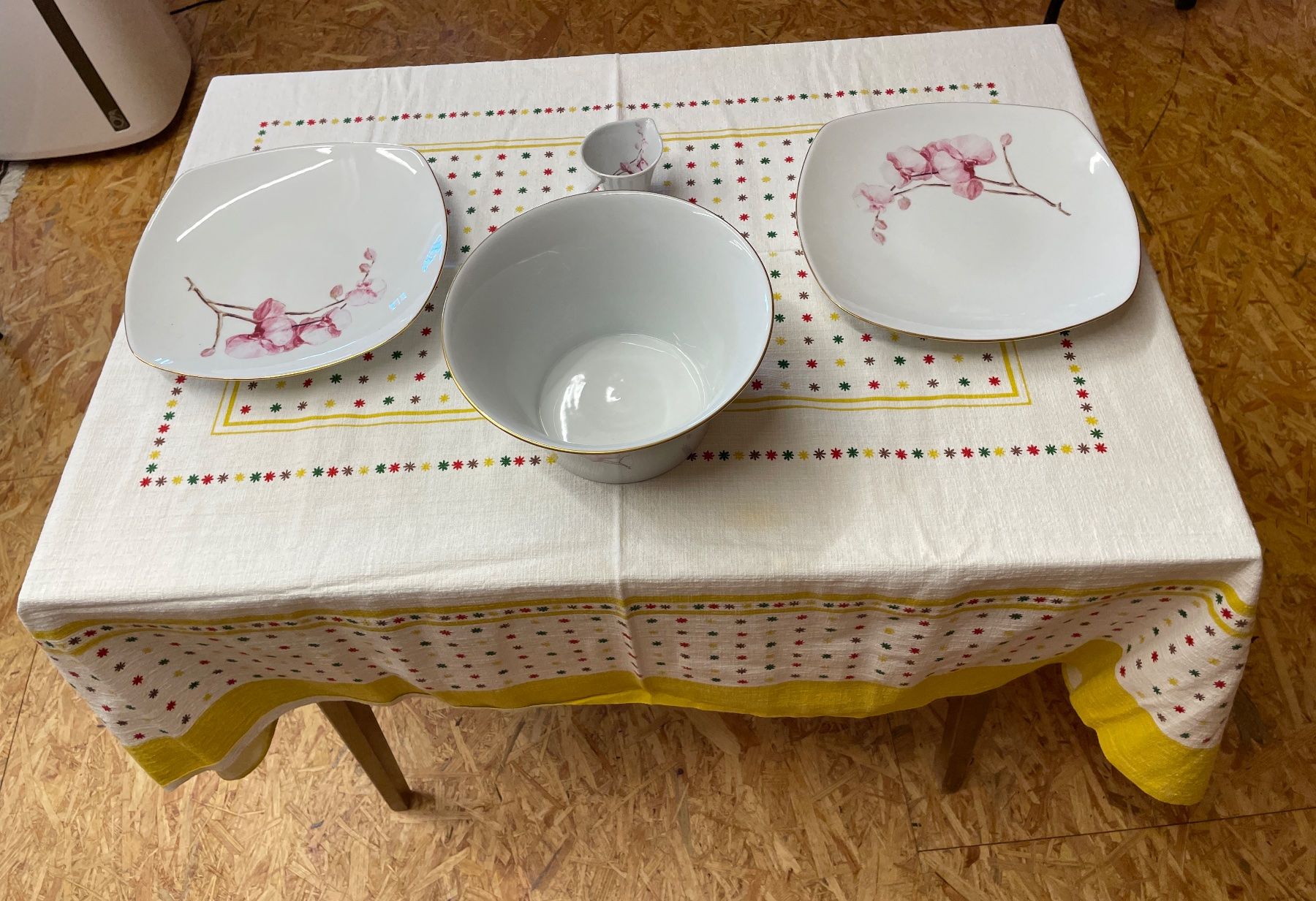 Altra biancheria da tavola: Nappe blanche à motifs – Usato da Lausanne venduto da PlusValue_Lausanne 3