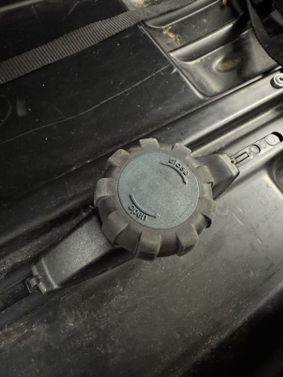 Dachboxen: Original Audi Dachträger + Dachbox – für Audi Q4 e-tron – Gebraucht aus Liebefeld von Alsager 3