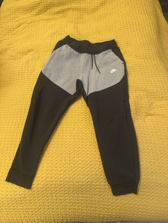 Pantalon de jogging Nike Tech Fleece, comme neuf!