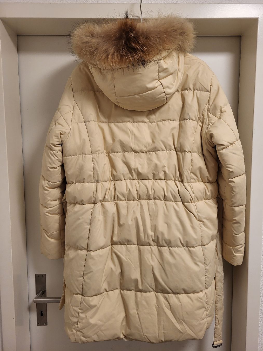Jacken: Winter-Daunenmantel, beige, Gr. 46, mit Gürtel – Gebraucht aus Basel von Ywana 6