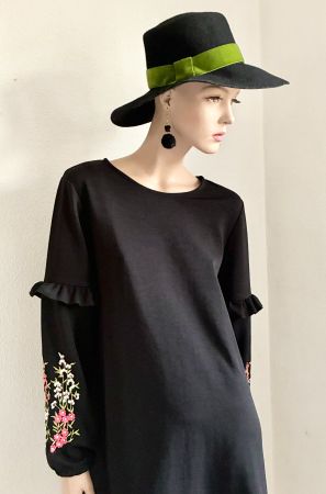Schwarzes Kleid DE YOUNG mit Blütenstickereien