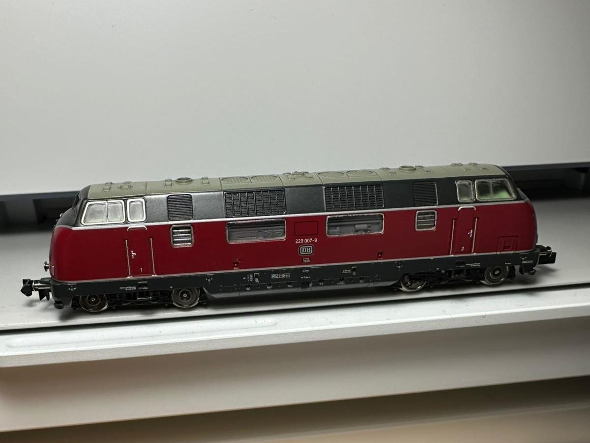 Trix Modellini di ferrovie: DIGITAL BR 220 DB. Minitrix 12532 (N) – Usato da La Tour-de-Trême venduto da CPAN93 1