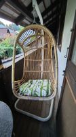 Hängesessel Rattan mit weissem Gestell