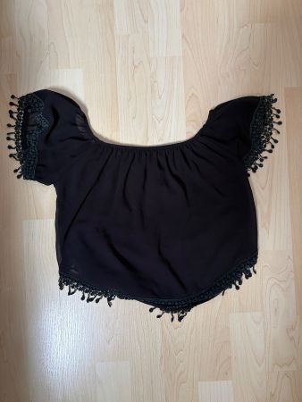 schwarzes T-Shirt mit Spitzen