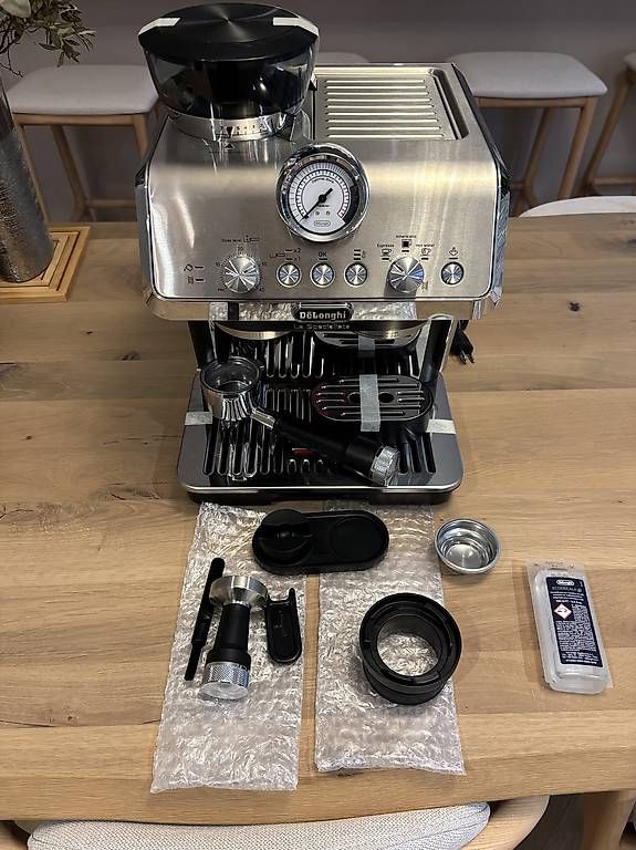 Machines à café & Machines à expresso: Machine à café Delonghi Specialista neuve – D'occasion à Genève par deb_vr8l 1