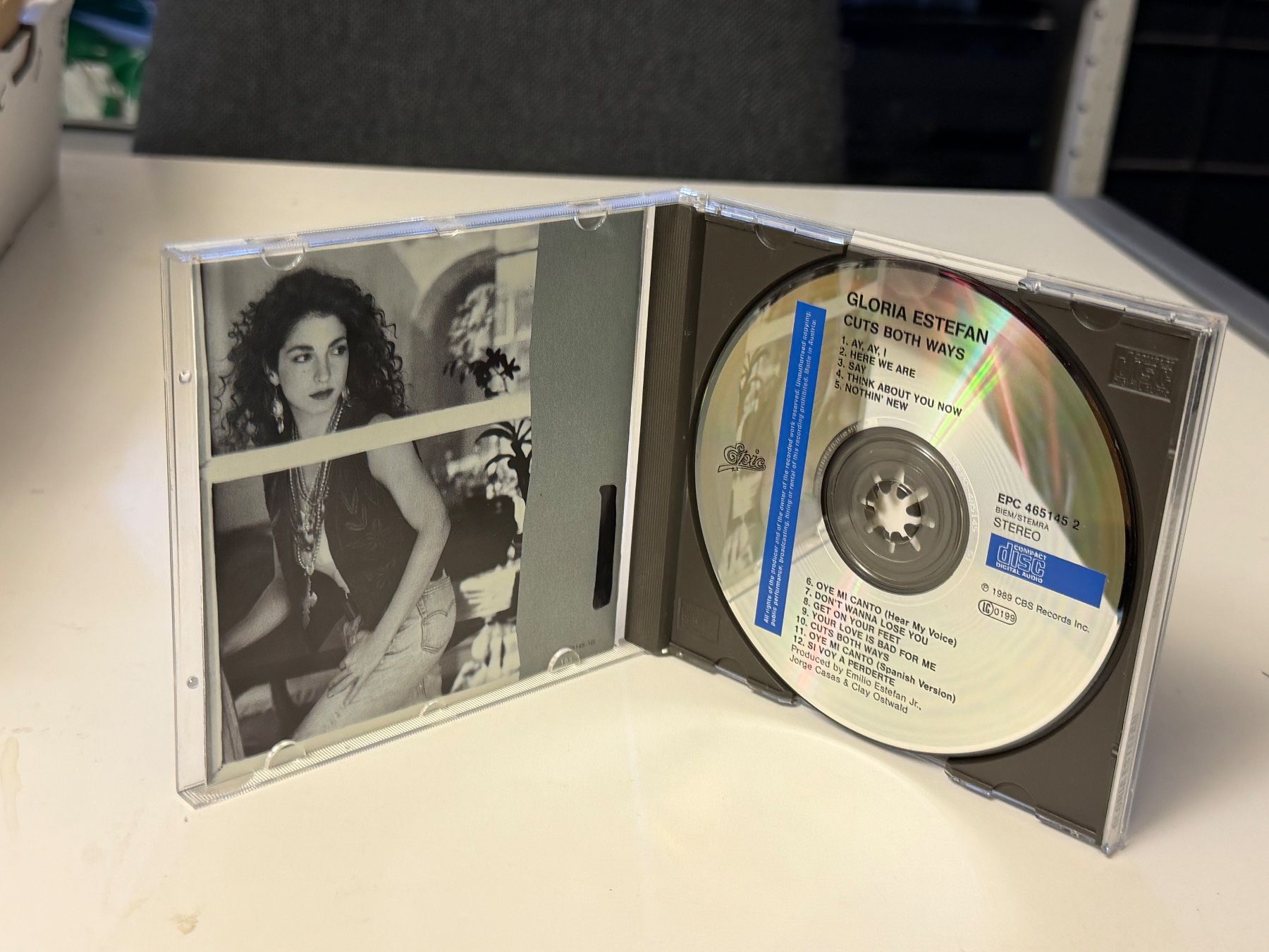 CD: Gloria Estefan - Cuts Both Ways - HB21D – Usato da Küsnacht ZH venduto da Jazztilldawn 2